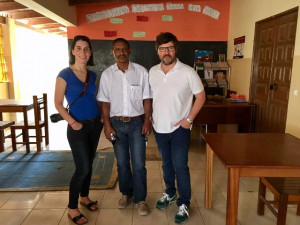 Dra. Güenaga, Dr. Moreno y Dr. Velasco en el Centro comunitario de Chá de Matias de Espargos